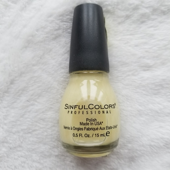 🍒 5/$20 new Sinful Colors Glow in the Dark Nail Color - Picture 3 of 5